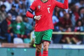 JIUYOU- c罗在湖人比赛中精彩发挥,挺进下一轮引发热议的球员 