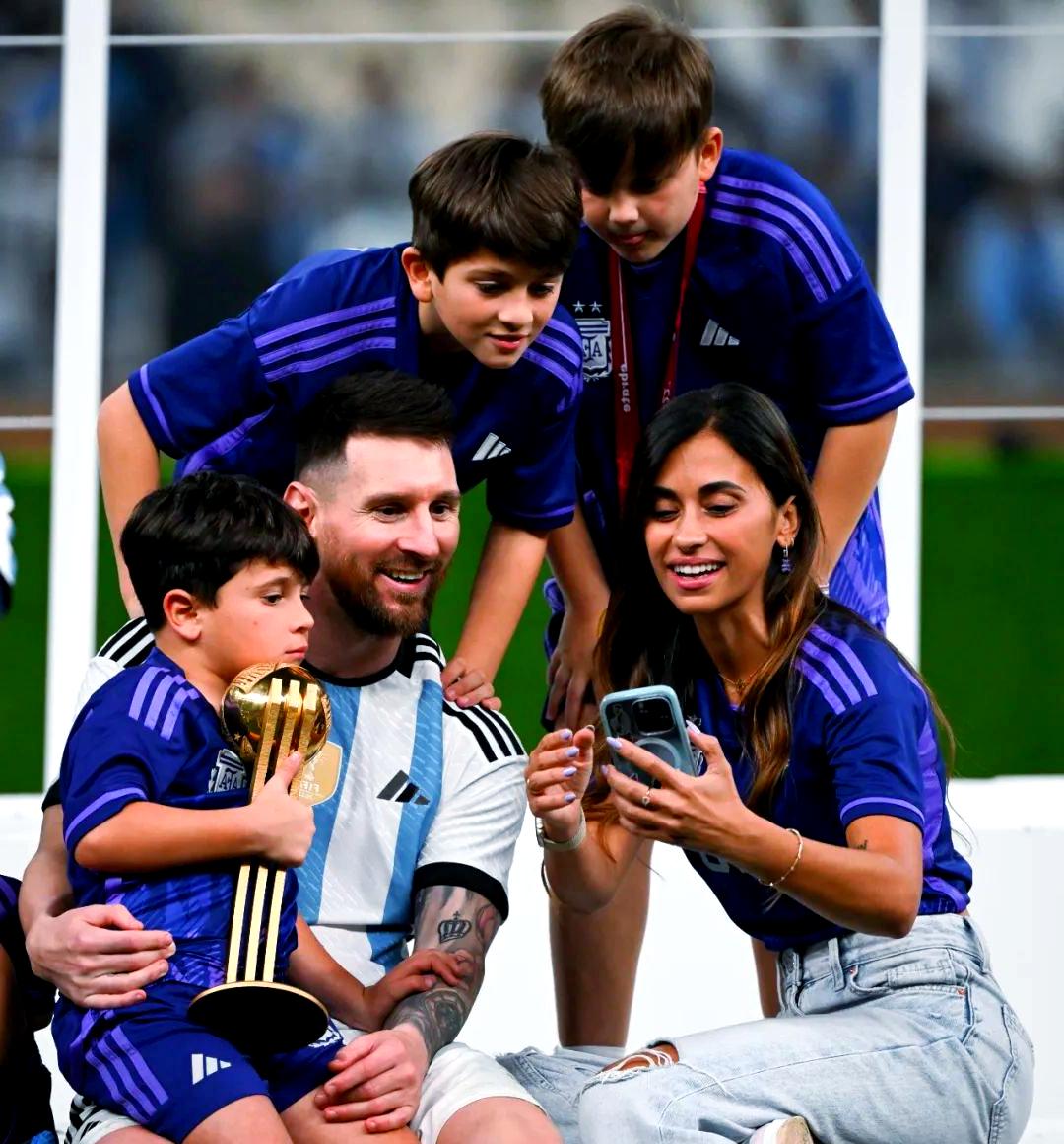 包含梅西回归赛场，败北首场状态亮眼，法国队观众沸腾！的词条