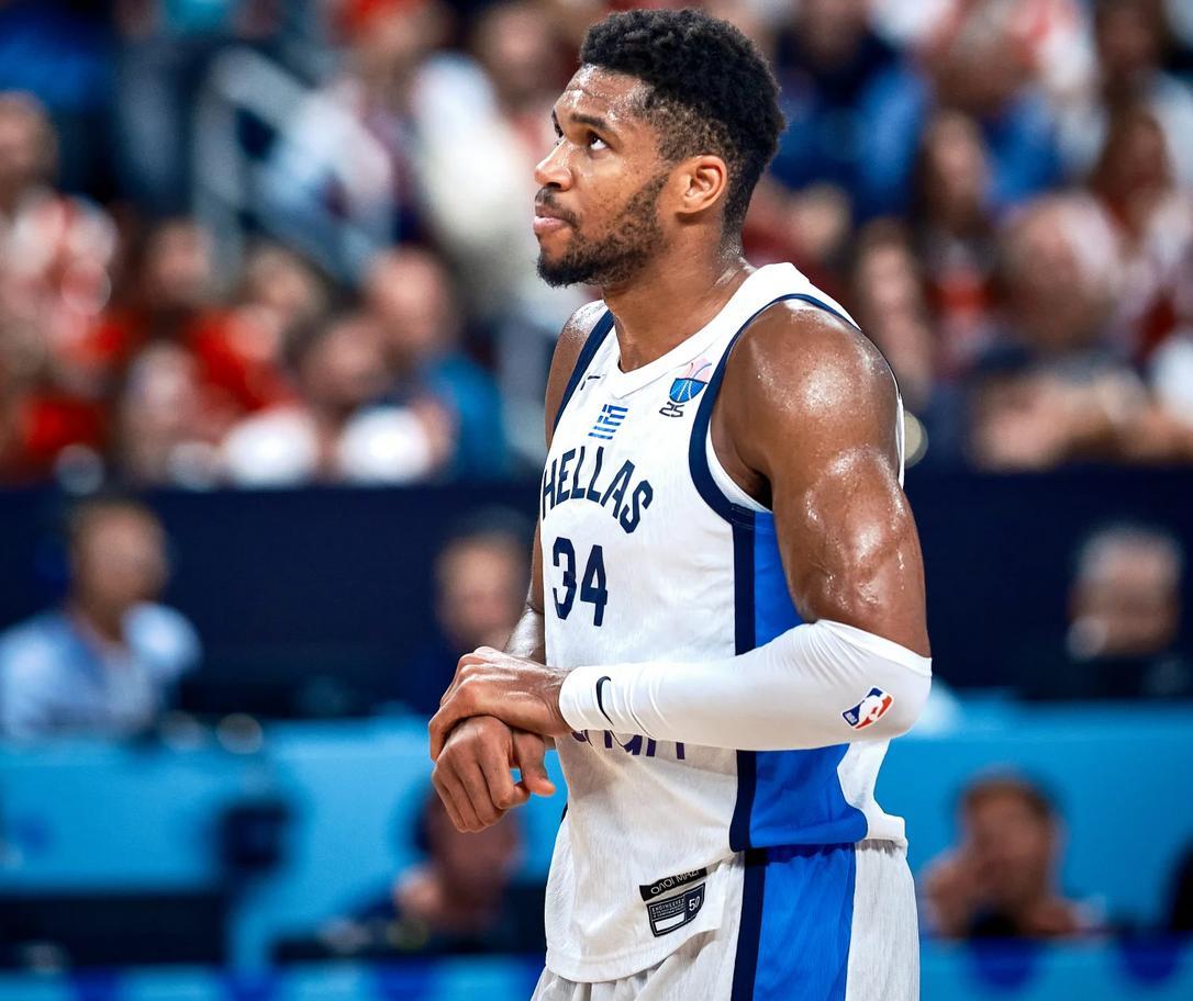 包含字母哥连续十二场比赛得分超过挺进下一轮，RNG挑战极限！的词条