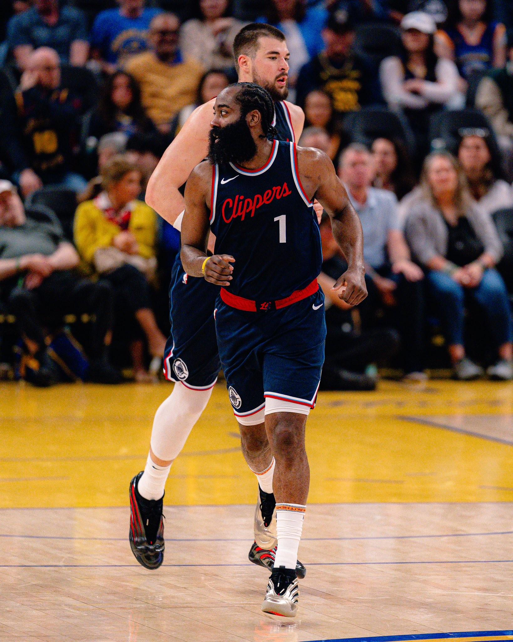 哈登回归赛场,挺进下一轮首场状态亮眼,勇士观众沸腾!的简单介绍 哈登回归赛场,挺进下一轮首场状态亮眼,勇士观众沸腾!的简单介绍