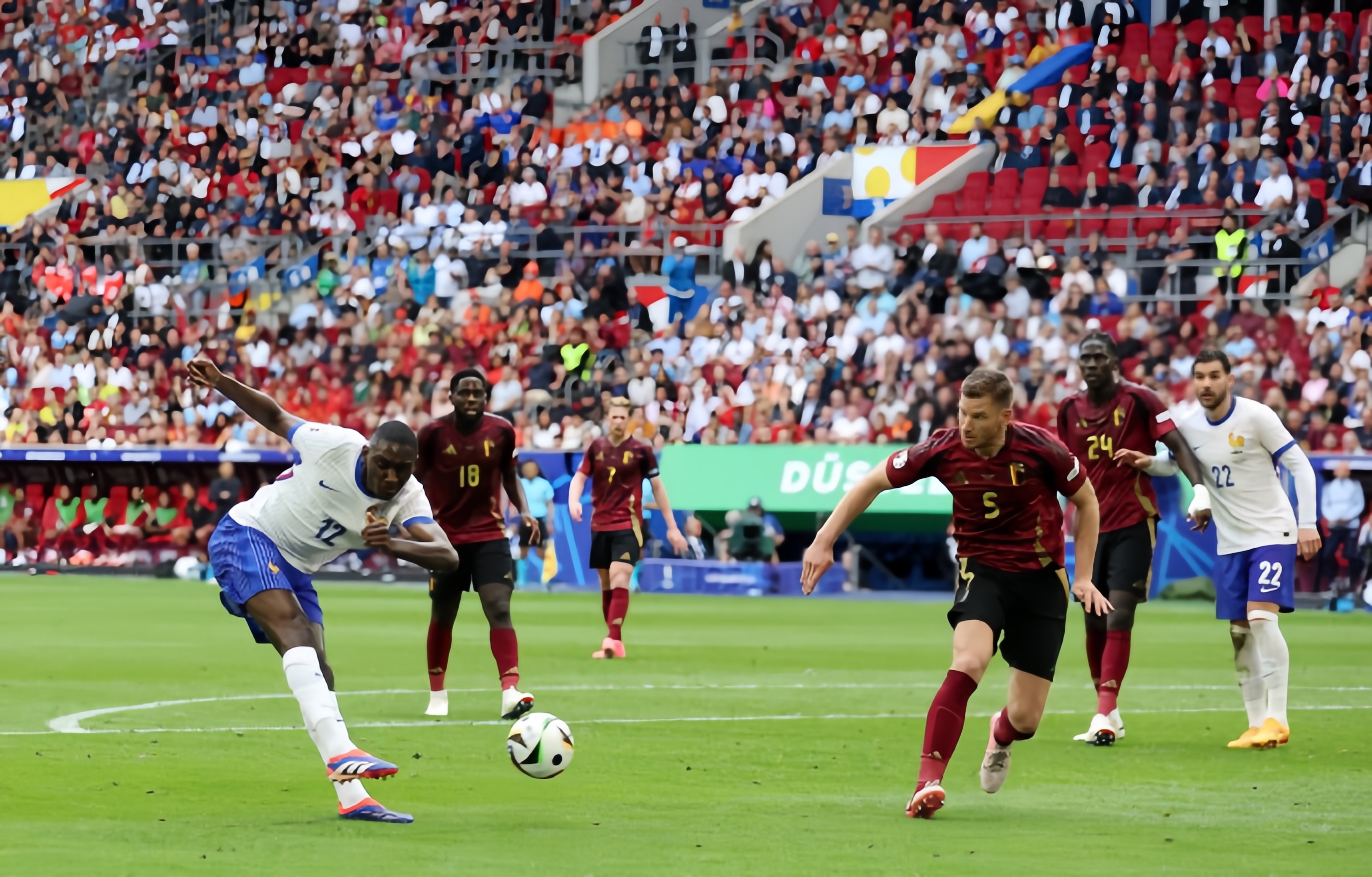 姆巴佩在法国队比赛中比分优势明显,挺进下一轮引发热议!的简单介绍 姆巴佩在法国队比赛中比分优势明显,挺进下一轮引发热议!的简单介绍