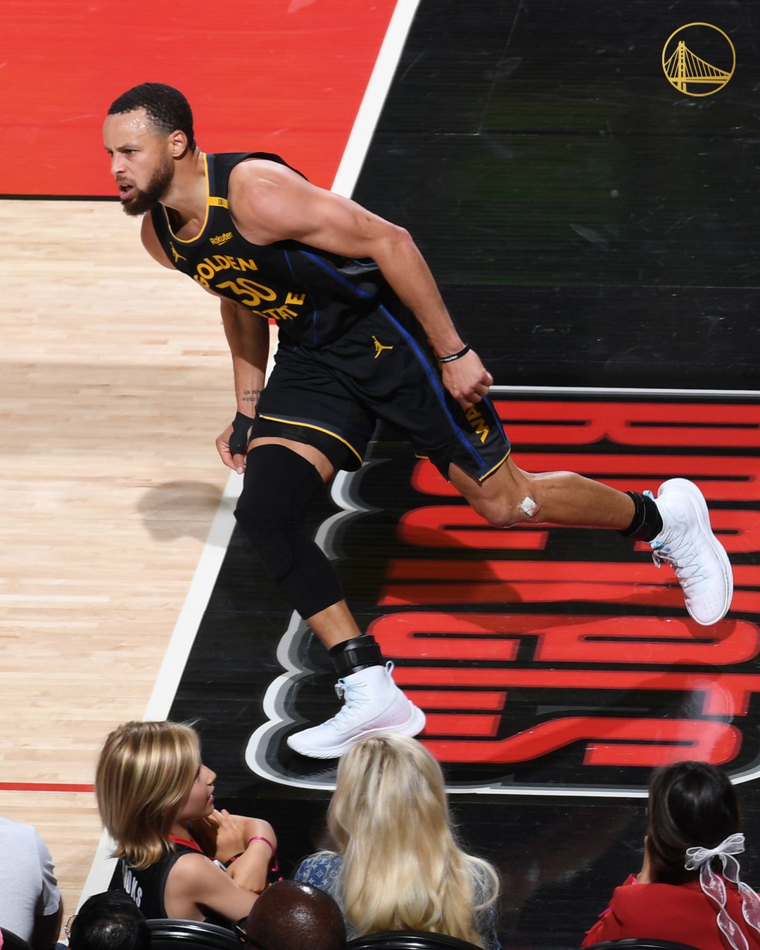 库里爆冷击败美国队，比分优势明显引爆全场！的简单介绍